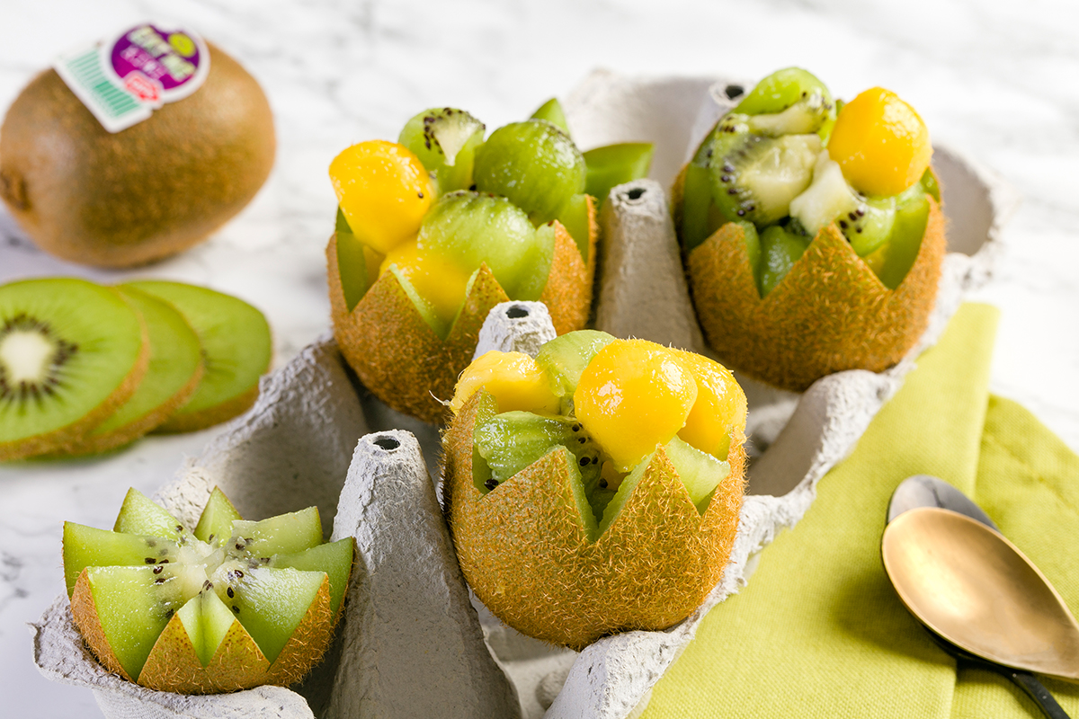 Kiwi with mango balls - EAT ME