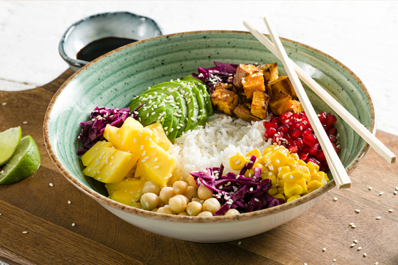 Poké Bowl Met Mango, Avocado En Zoete Aardappel