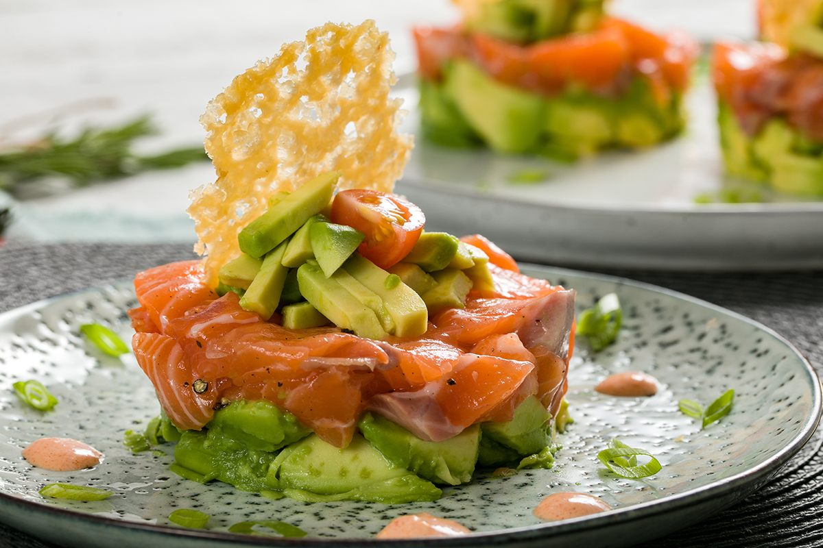 Salmon tartare with avocado - EAT ME