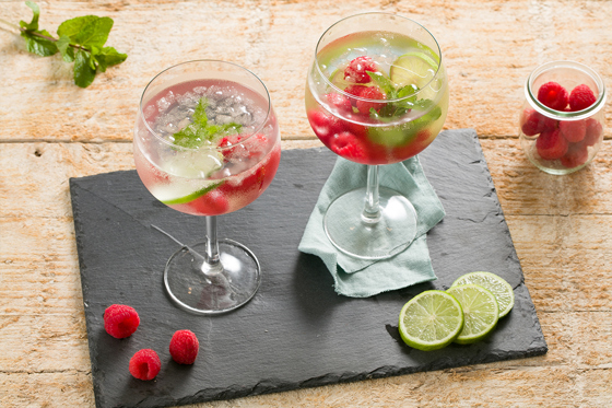 Gin-Tonic mit Himbeeren