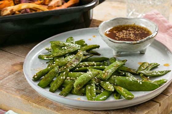 Sugar snaps with sesame and soy dip