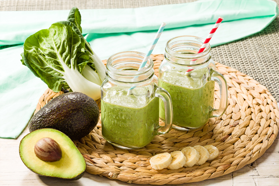 Avocado-Smoothie mit Mini-Paksoi