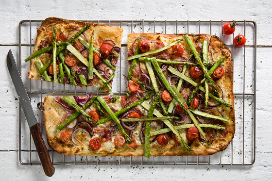 Flammkuchen with green asparagus