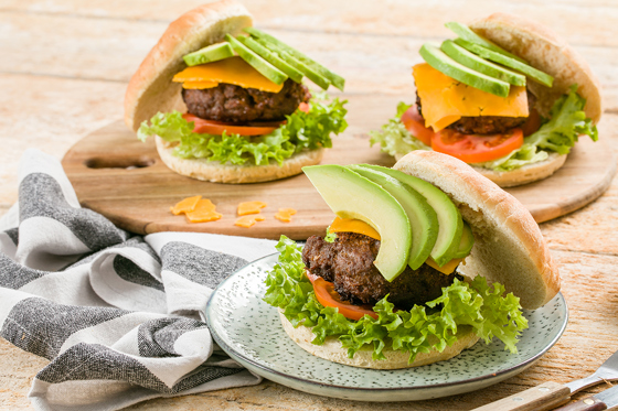 Hamburger mit Avocado