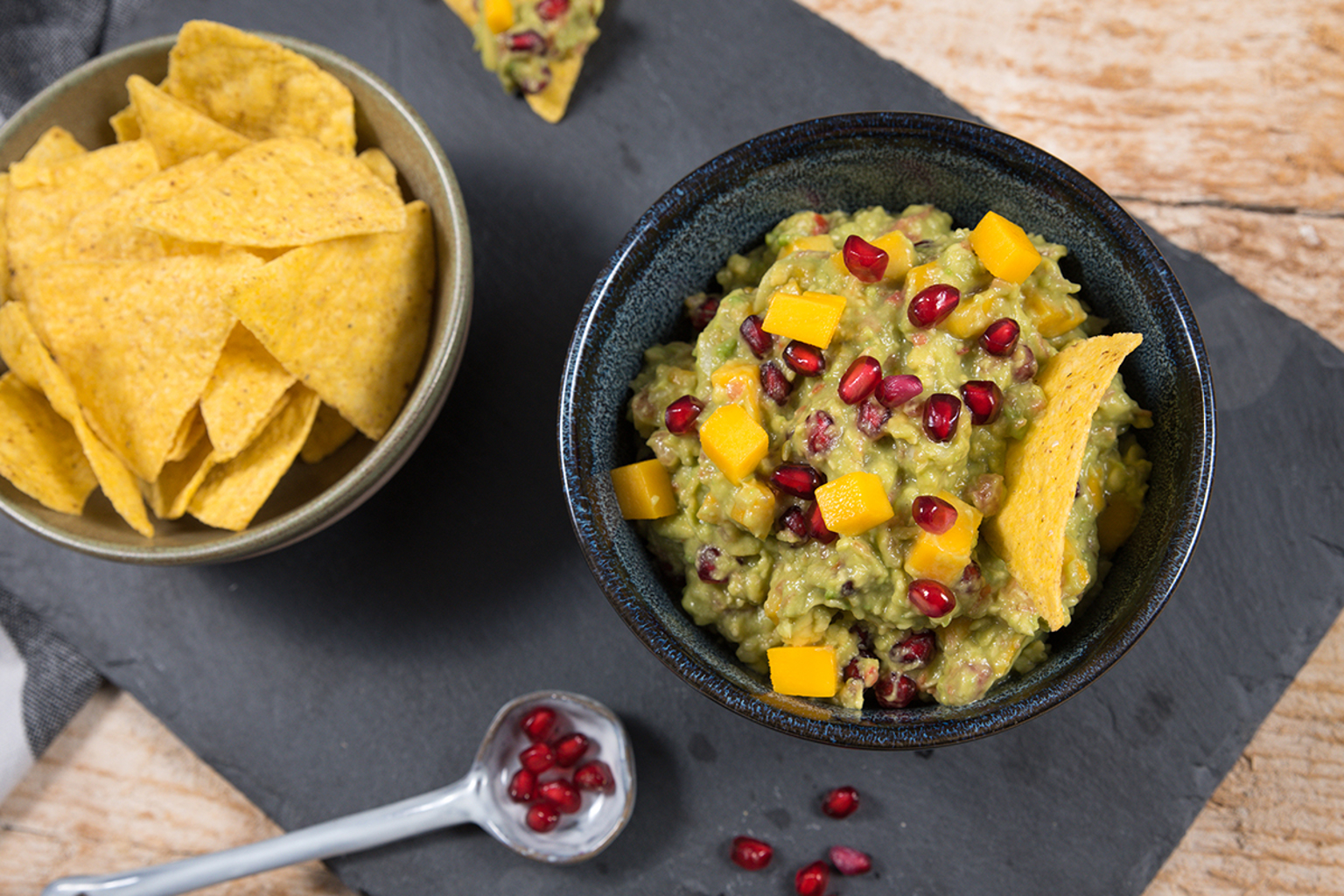 Guacamole mit Mango und Granatapfel