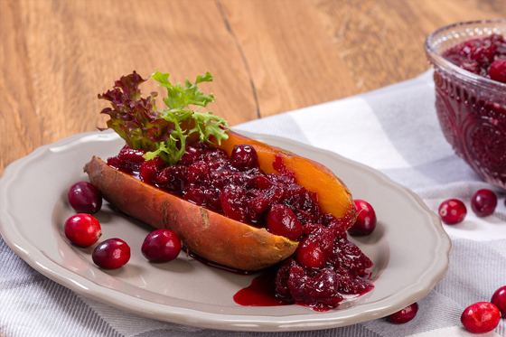 Gepofte Aardappel Gevuld Met Cranberrycompote